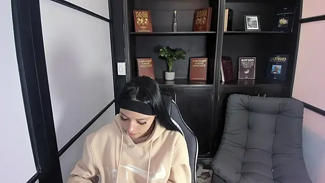IvonnePrince  online show from September 12, 12:49 pm