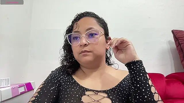 Sophiaburton online show from September 16, 8:10 pm