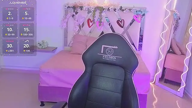 ZURY TAY online show from September 27, 11:37 am