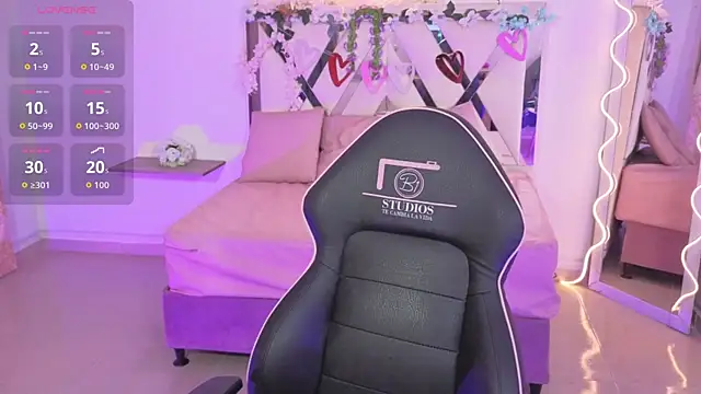 ZURY TAY online show from October 7, 11:29 am