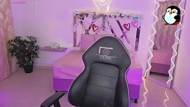 ZURY TAY online show from November 23, 11:54 am