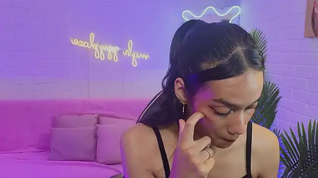 Snapshot of artemiss_tay chatting on September 10, 7:14 pm artemiss tay online show from September 10, 7:14 pm