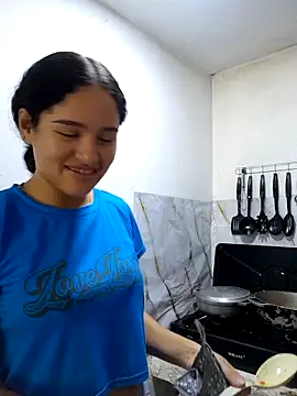 Snapshot of ValentinaMartel chatting on October 21, 7:47 pm ValentinaMartel online show from October 21, 7:47 pm