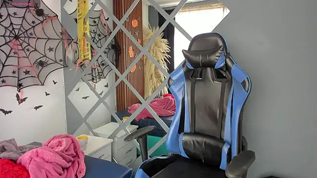 hannah lover online show from November 4, 7:13 pm