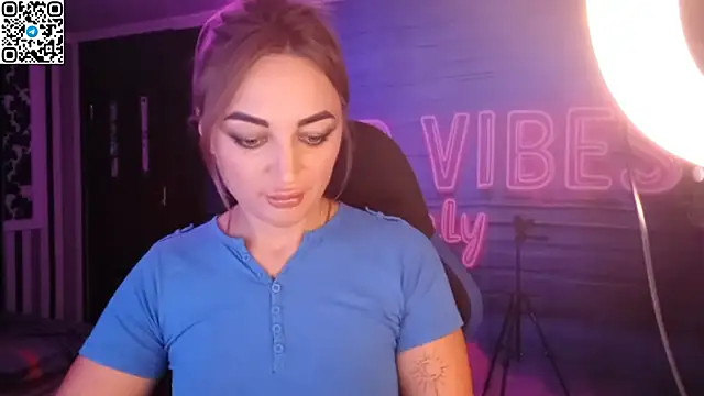 Blonde Temptation online show from October 17, 7:05 pm