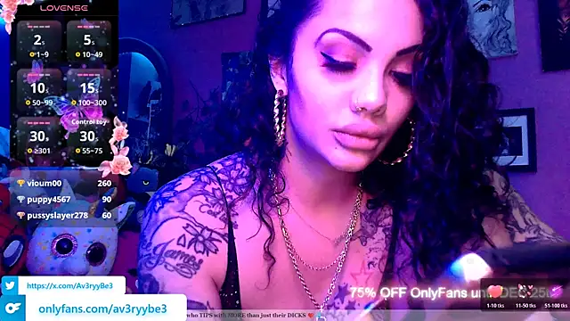 Snapshot of Av3ryyBe3 chatting on December 13, 10:26 pm Av3ryyBe3 online show from December 13, 10:26 pm