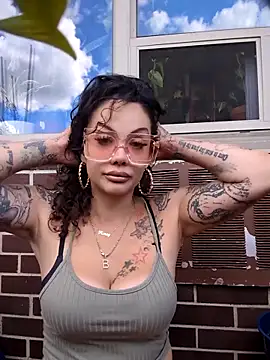 Av3ryyBe3 online show from June 20, 8:22 pm