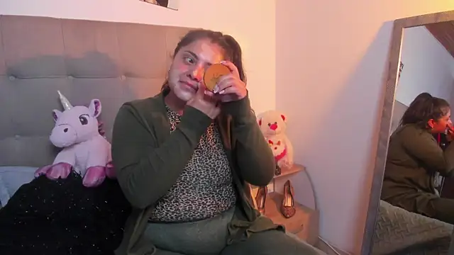 Snapshot of TifanyAmazinng chatting on November 12, 12:49 pm TifanyAmazinng online show from November 12, 12:49 pm