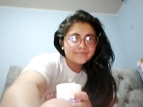 Snapshot of TifanyAmazinng chatting on December 18, 12:27 am TifanyAmazinng online show from December 18, 12:27 am