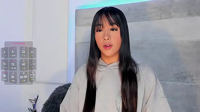 Snapshot of Aleja_ruizz chatting on December 18, 3:45 am Aleja ruizz online show from December 18, 3:45 am