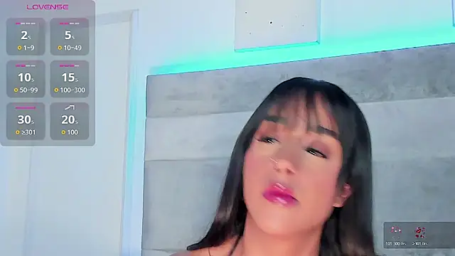 Snapshot of Aleja_ruizz chatting on December 19, 8:10 am Aleja ruizz online show from December 19, 8:10 am