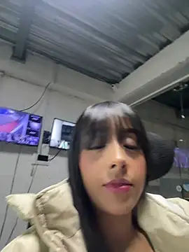 Snapshot of Aleja_ruizz chatting on January 11, 6:18 am Aleja ruizz online show from January 11, 6:18 am