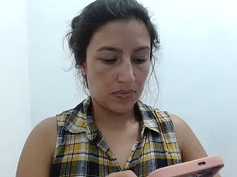 SarahFriendly online show from May 3, 10:05 pm