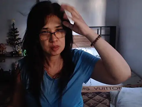 Snapshot of Prettysweetmum chatting on May 1, 10:25 pm Prettysweetmum online show from May 1, 10:25 pm