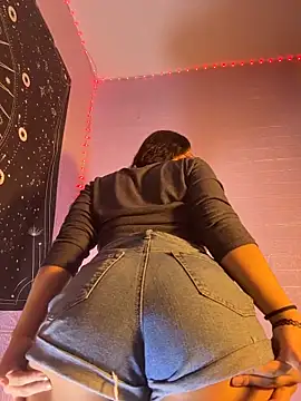 ZeziGamingg online show from January 16, 5:00 am