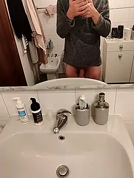 Snapshot of Baldassarre1990 chatting on October 25, 11:21 pm Baldassarre1990 online show from October 25, 11:21 pm