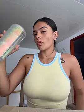 Snapshot of AnaaFaith_ chatting on February 14, 7:21 pm AnaaFaith online show from February 14, 7:21 pm