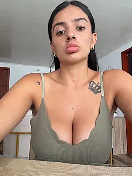 Snapshot of AnaaFaith_ chatting on February 19, 7:43 pm AnaaFaith online show from February 19, 7:43 pm