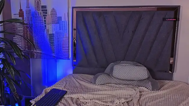 Snapshot of VelvetFox_ chatting on June 27, 7:41 pm VelvetFox online show from June 27, 7:41 pm