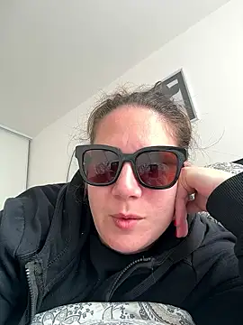 melanie75020 online show from January 7, 1:24 pm