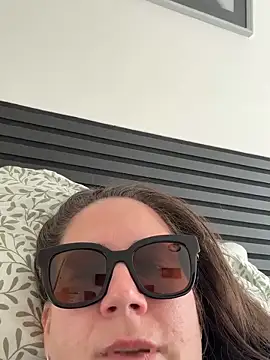 melanie75020 online show from February 16, 2:46 pm