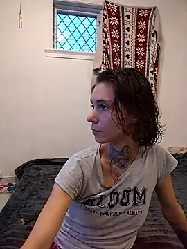 Snapshot of HoneySquirrel chatting on October 15, 4:18 pm HoneySquirrel online show from October 15, 4:18 pm