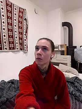 Snapshot of HoneySquirrel chatting on October 18, 7:14 pm HoneySquirrel online show from October 18, 7:14 pm