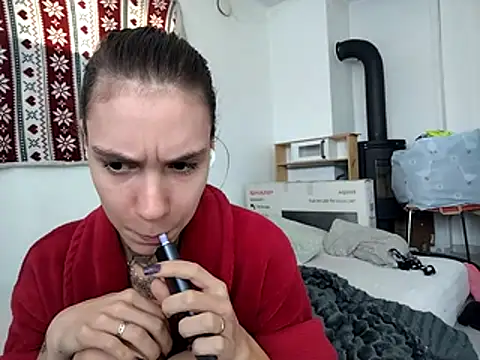 Snapshot of HoneySquirrel chatting on October 19, 11:22 am HoneySquirrel online show from October 19, 11:22 am