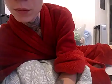 Snapshot of HoneySquirrel chatting on October 24, 9:44 pm HoneySquirrel online show from October 24, 9:44 pm