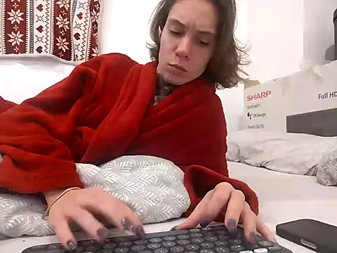 Snapshot of HoneySquirrel chatting on October 26, 4:24 pm HoneySquirrel online show from October 26, 4:24 pm