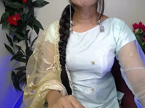 Little queenn online show from September 11, 1:11 pm