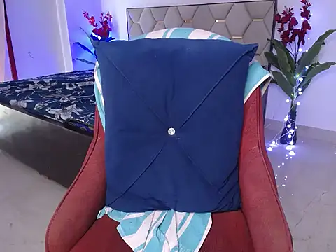 Little queenn online show from October 24, 4:42 am