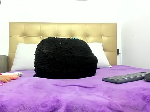 Snapshot of candy_sex_18 chatting on October 1, 11:55 pm candy sex 18 online show from October 1, 11:55 pm