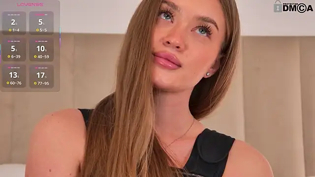 Snapshot of SkylarVoxx chatting on December 2, 1:17 pm SkylarVoxx online show from December 2, 1:17 pm