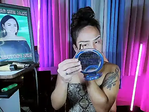 YourNikkieXxx online show from June 11, 7:56 pm