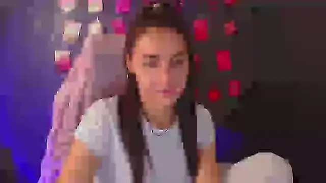 Aurora Loveu online show from November 11, 7:30 am