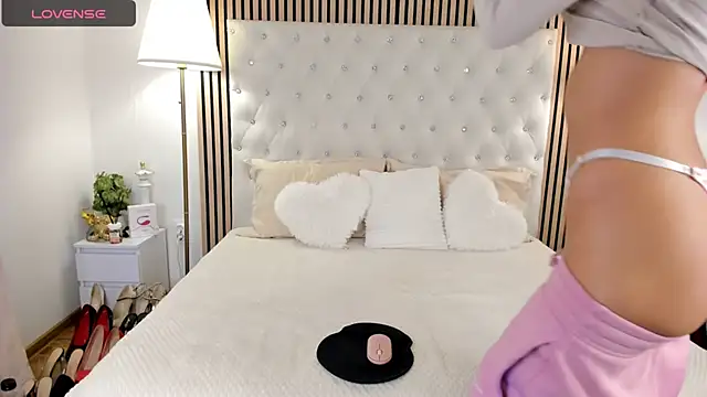 Snapshot of AlexiaLush chatting on October 16, 5:52 am AlexiaLush online show from October 16, 5:52 am