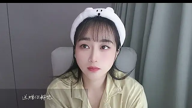 Snapshot of Honeysexy-1 chatting on October 23, 6:13 am Honeysexy-1 online show from October 23, 6:13 am