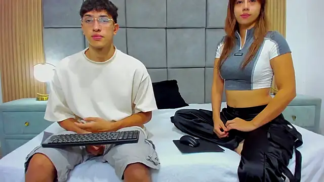 ChanellandMax online show from November 5, 1:11 pm