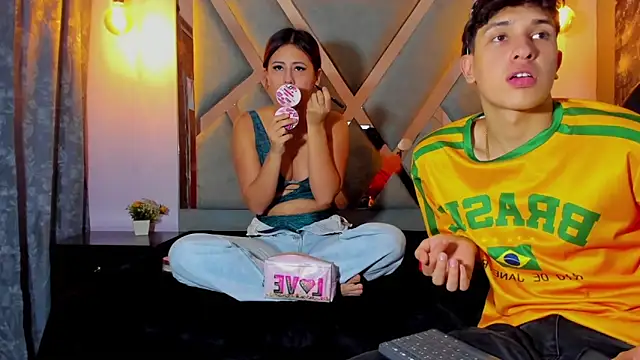 ChanellandMax online show from December 17, 7:42 pm