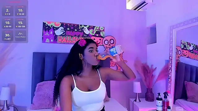 Snapshot of KendraChavez_ chatting on October 23, 10:52 pm KendraChavez online show from October 23, 10:52 pm