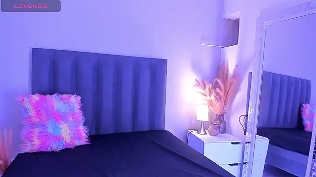 Snapshot of KendraChavez_ chatting on December 4, 9:45 pm KendraChavez online show from December 4, 9:45 pm