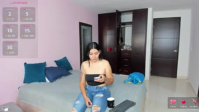 marianaandvalen online show from December 5, 11:30 am