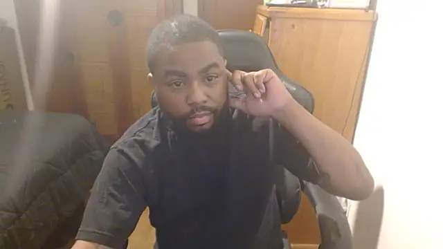 Snapshot of Breadwinnah chatting on September 23, 3:53 am Breadwinnah online show from September 23, 3:53 am