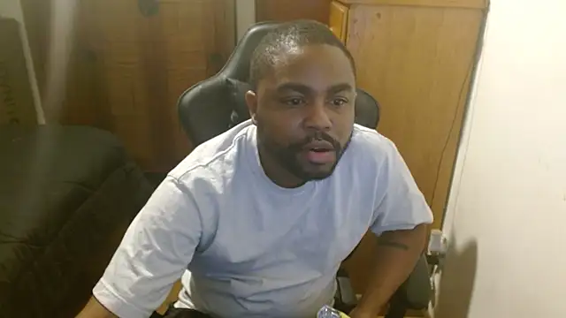 Snapshot of Breadwinnah chatting on September 24, 4:38 am Breadwinnah online show from September 24, 4:38 am