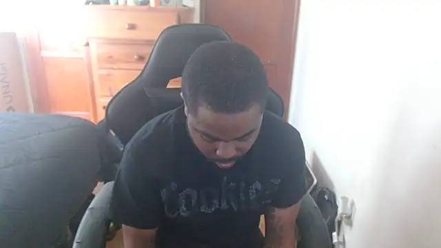 Snapshot of Breadwinnah chatting on October 2, 6:26 pm Breadwinnah online show from October 2, 6:26 pm