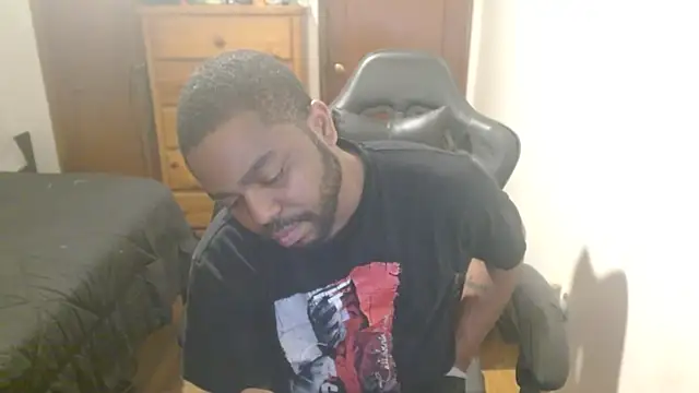 Snapshot of Breadwinnah chatting on October 6, 7:17 am Breadwinnah online show from October 6, 7:17 am