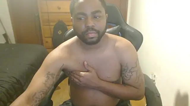 Snapshot of Breadwinnah chatting on October 12, 6:45 am Breadwinnah online show from October 12, 6:45 am