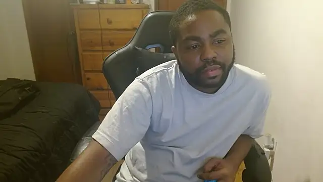 Snapshot of Breadwinnah chatting on October 15, 6:57 am Breadwinnah online show from October 15, 6:57 am