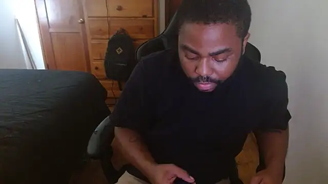 Snapshot of Breadwinnah chatting on October 19, 7:58 pm Breadwinnah online show from October 19, 7:58 pm